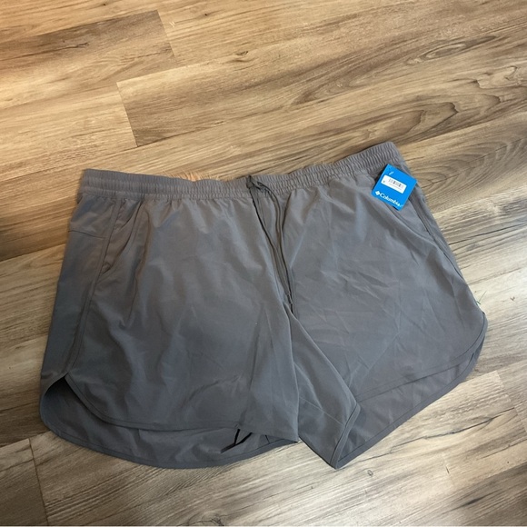 Columbia Pants - Columbia Gray Omni shield Short Size 3XL NWT